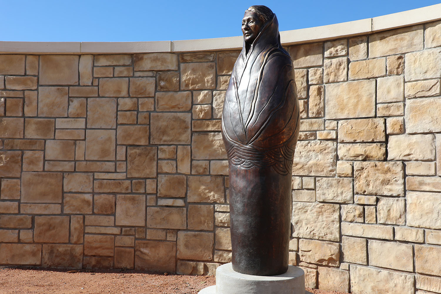 Statue made by Cherokee National Treasure unveiled at Cherokee Cultural Pathway